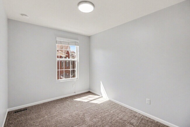 Building Photo - 44510 Ellery Ln