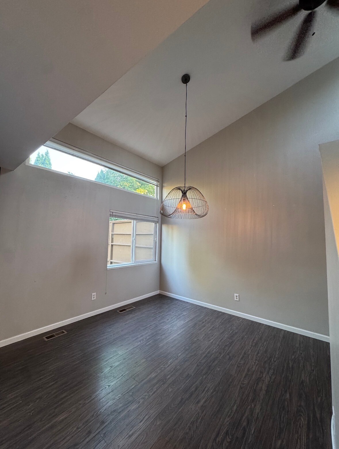 Building Photo - 1579 NW Eastbrook Ct