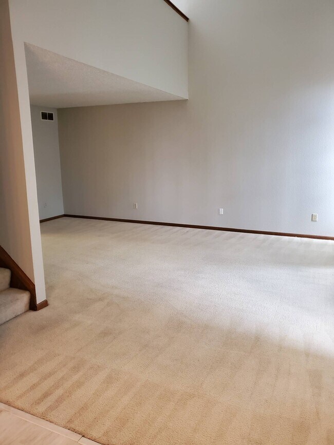 Building Photo - 8632 Coralberry Ln