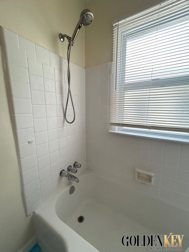 Building Photo - Updated 3 Bedroom Home in Southwest Detroit!