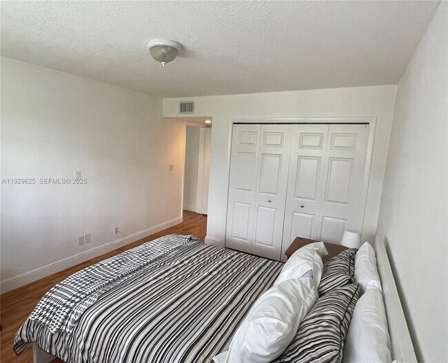 Building Photo - 16500 Golf Club Rd