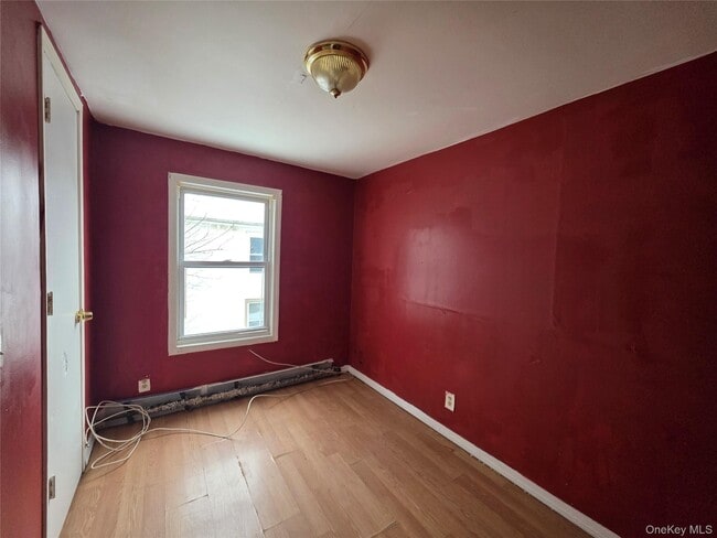 Building Photo - 190 Winnikee Ave