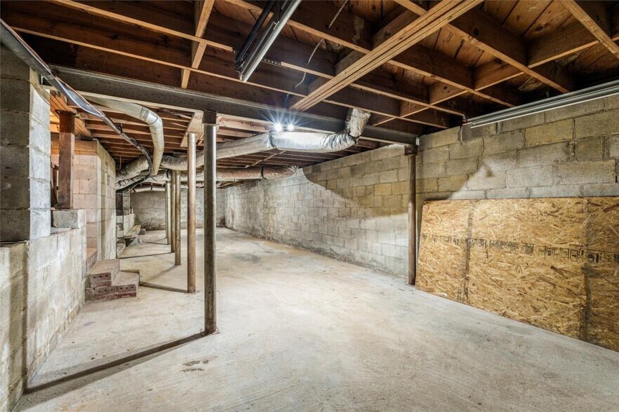 Building Photo - 1930 Hollywood Rd NW