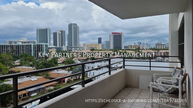 Building Photo - 2500 Parkview Dr