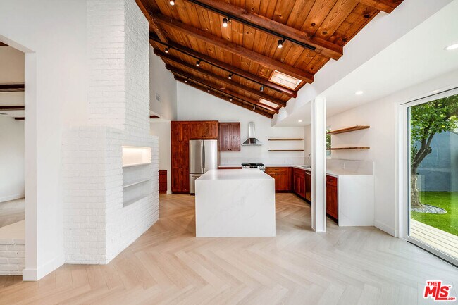 Building Photo - 749 N Niagara St