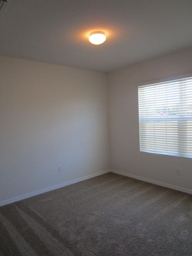 Building Photo - 4/2