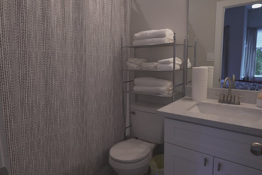 Master Bathroom - 5329 Higgins St