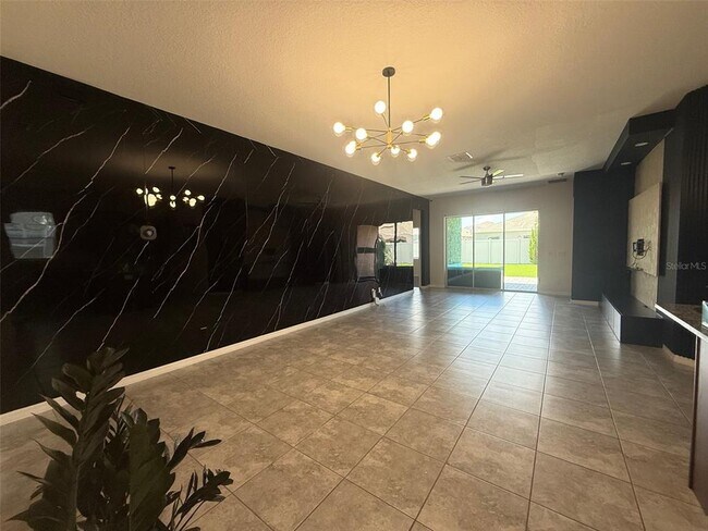 Building Photo - 2074 Brillante Dr