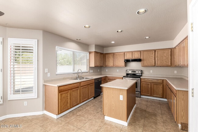 Building Photo - 1776 S 156th Ln