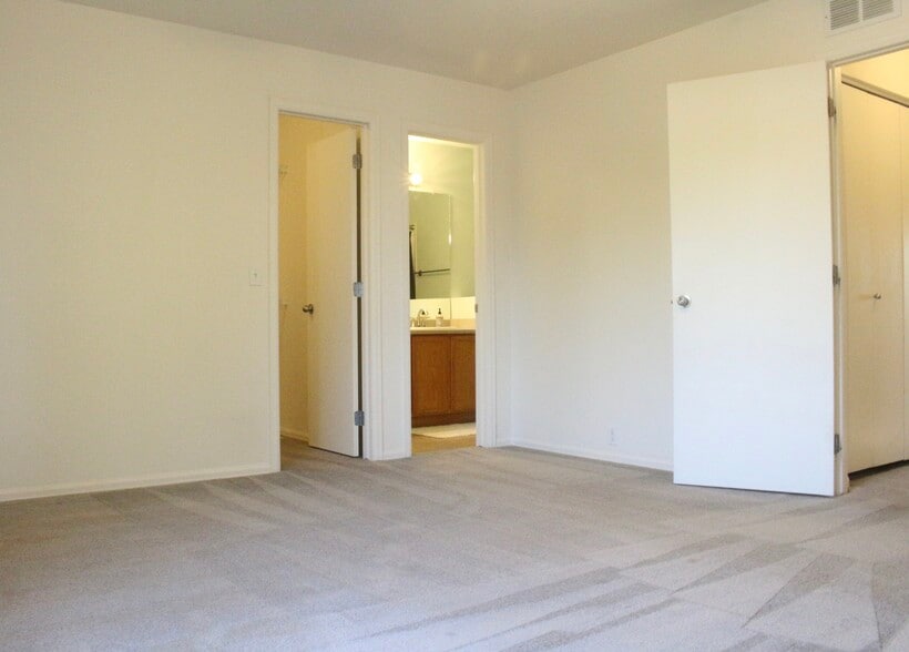 Building Photo - 3425 East 123rd Drive