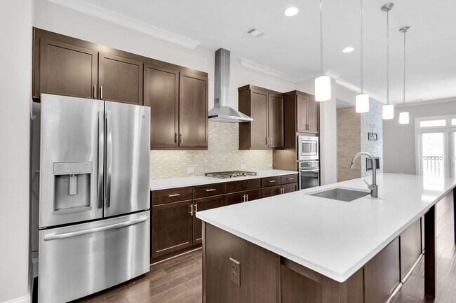Building Photo - Stunning Executive Townhome in Gated Brook...