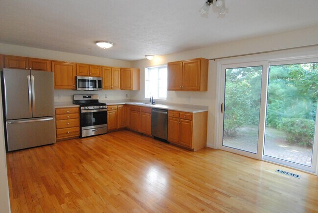 Building Photo - 68 Georgetown Dr