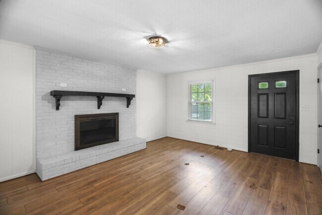 Building Photo - 1416 Two Notch Rd SE