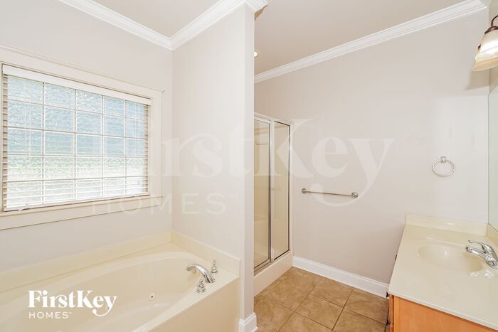 Building Photo - 6950 Meadow Ridge Dr