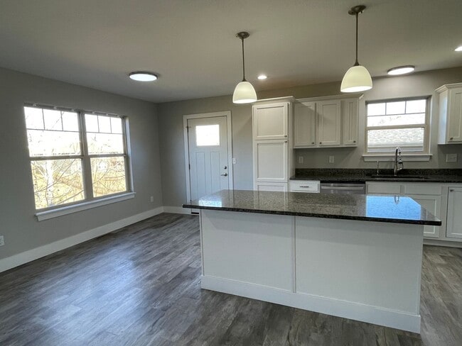 Building Photo - Built in 2020! 3 Bed 2 Bath w/ FENCE and UF Walk Out Basement