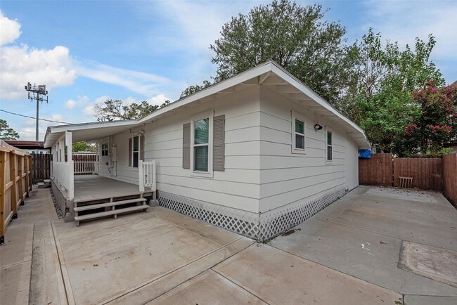 Building Photo - 910 Judiway St