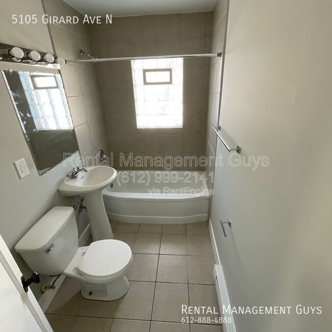 Building Photo - 5105 N Girard Ave