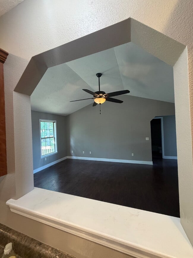 Building Photo - 4 Bedroom / 3 Bath - Horizon Hills / Meadow Ridge (Near Branson school district)