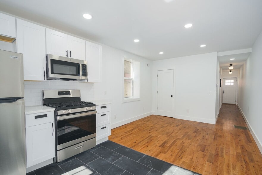 Building Photo - 724 Dickinson St