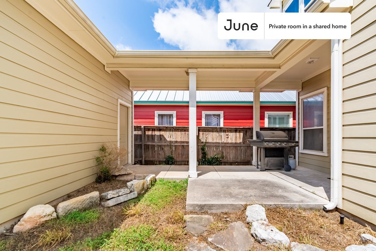 Building Photo - Room in Shared 5 bed/2.5 bath home