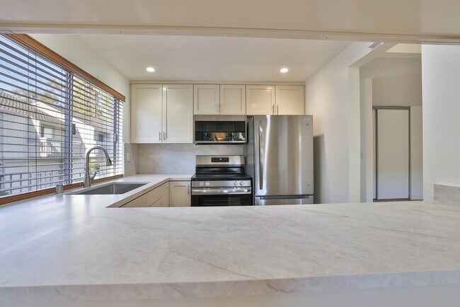 Building Photo - Newly renovated townhome in Cupertino with top schools and great amenities