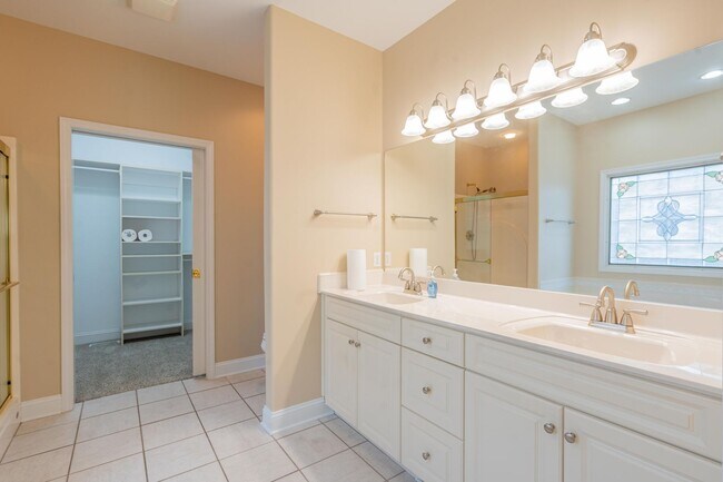 Building Photo - 1833 Waters Edge Dr