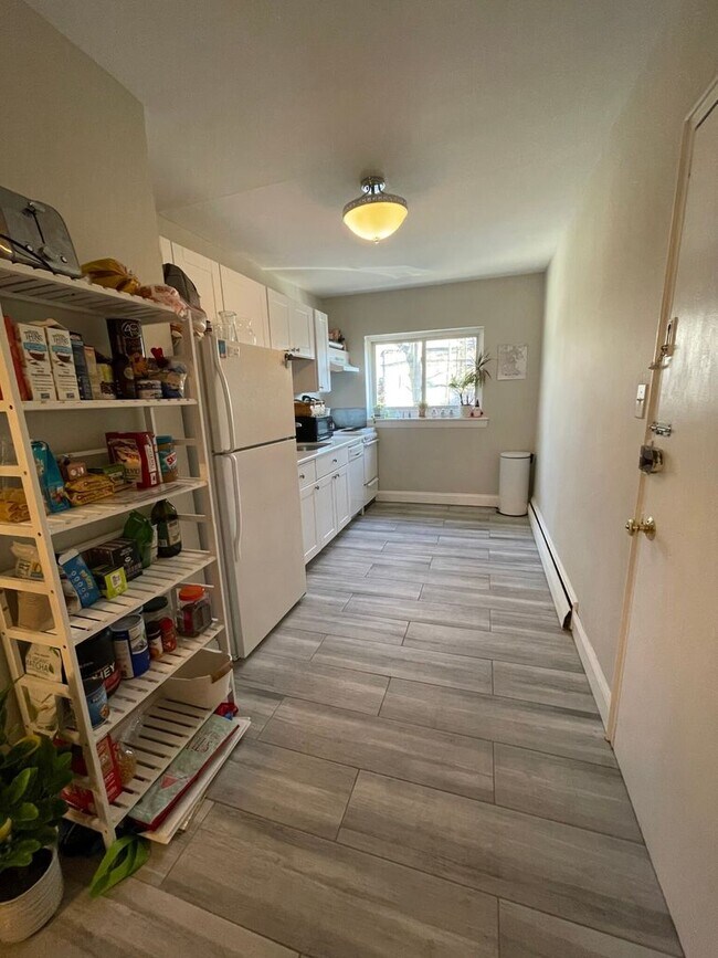 Building Photo - Great 2 Bed for Students