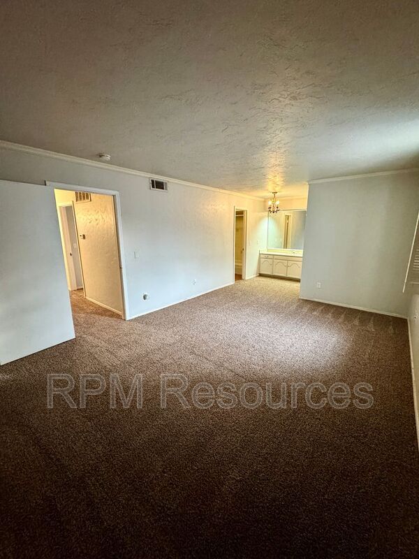 Building Photo - 11407 N May Ave