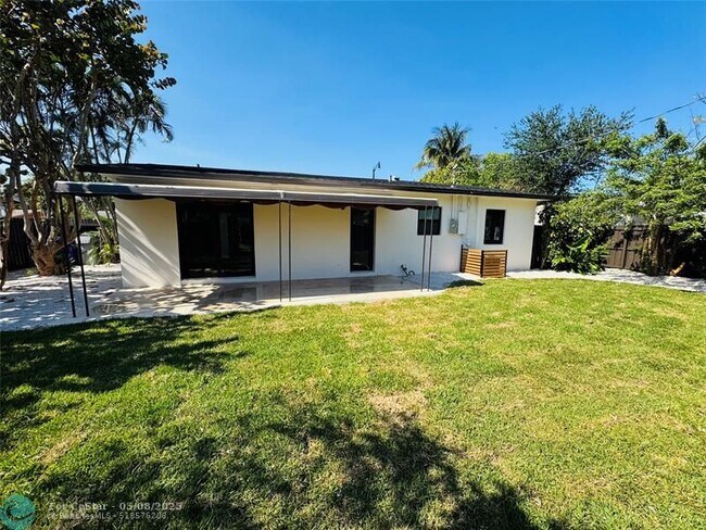 Building Photo - 1472 NE 30th Ct