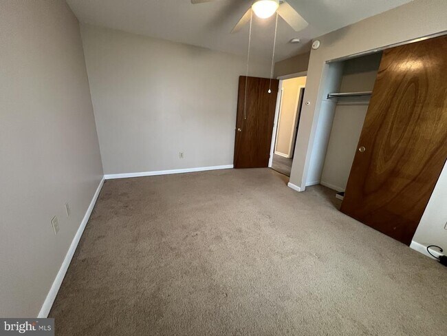 Building Photo - 306 Walnut Ct Way