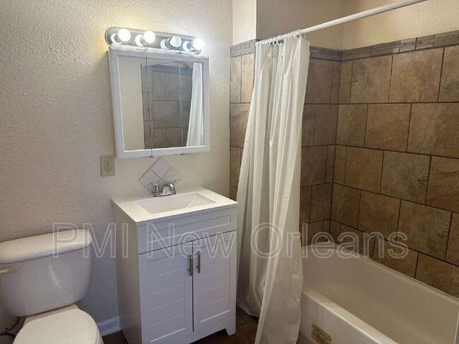 Building Photo - 2328 Mandeville St