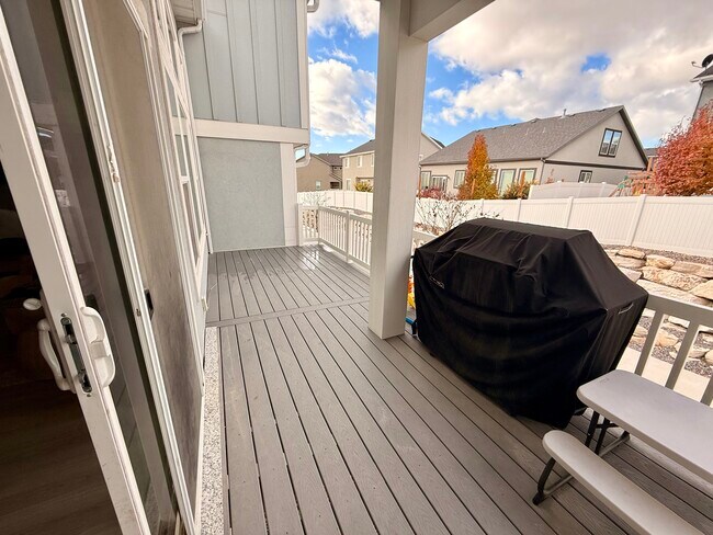 Building Photo - 9655 N Aaron Ave