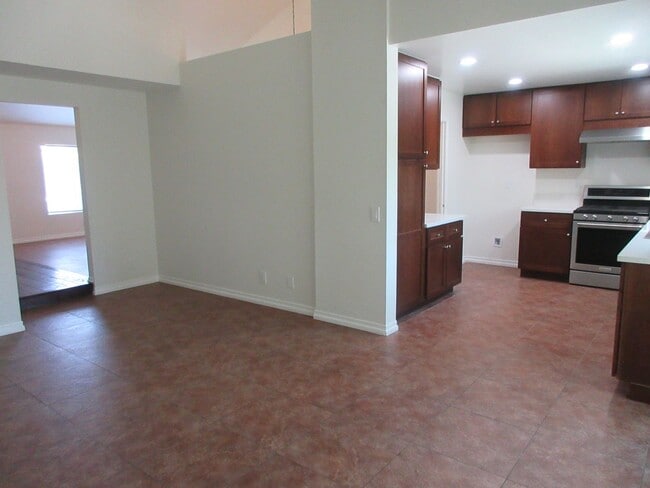 Building Photo - Beautiful updated 1-story home in Northridge