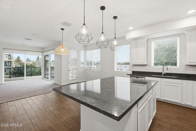 Building Photo - 1250 Abbey Ln