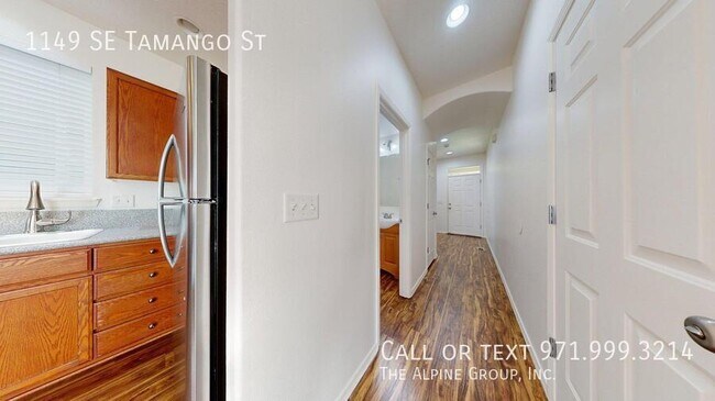 Building Photo - 1149 SE Tamango St