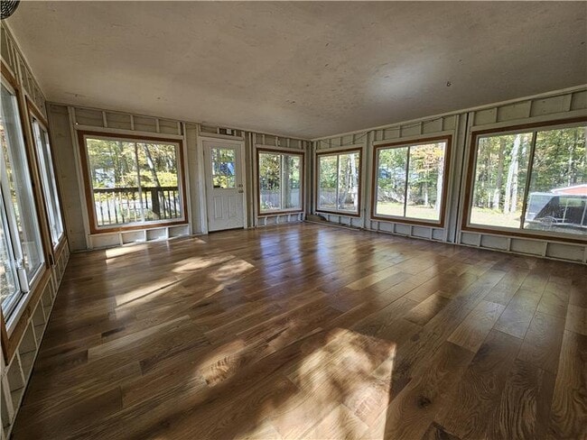 Building Photo - 19 Rustic Dr