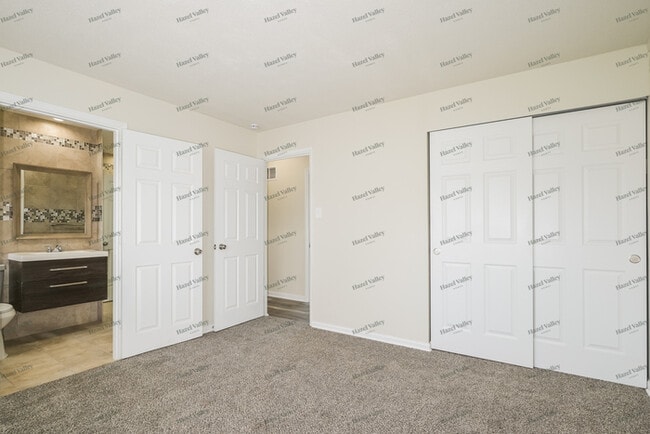 Building Photo - 11939 Holly Brook Dr