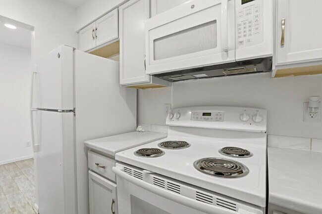 Building Photo - $1,170.95- 1 Bed, 1 Bath Condo in Denver with In Unit Washer/Dryer and Central AC!