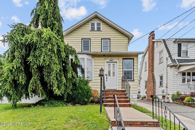 Primary Photo - 807 Chestnut St