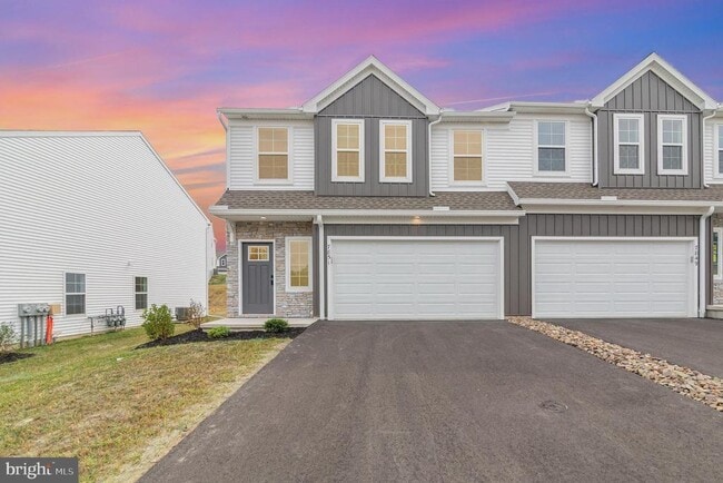Building Photo - 7851 Briarwood Dr