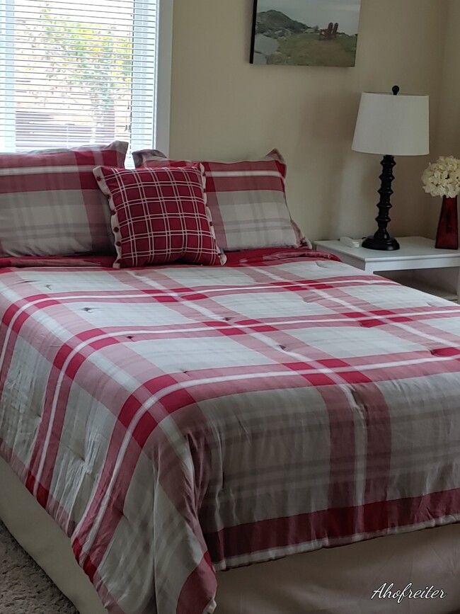 Building Photo - 2783 E Lookout Dr