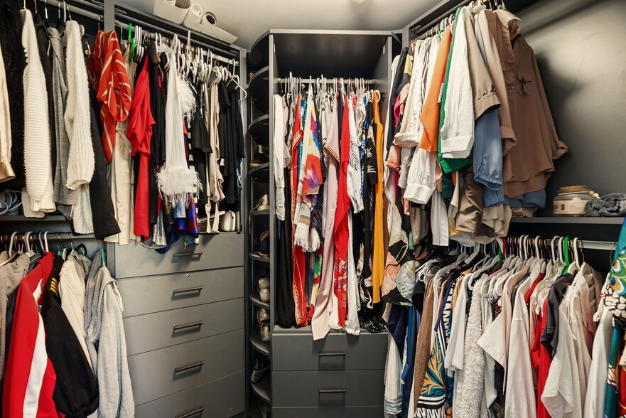 Building Photo - 610 9th St