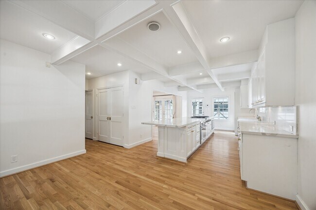 Building Photo - 2117 Chilton Rd