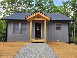 Building Photo - Beautiful Brand New 2bd Cabin in Trade, Tennessee