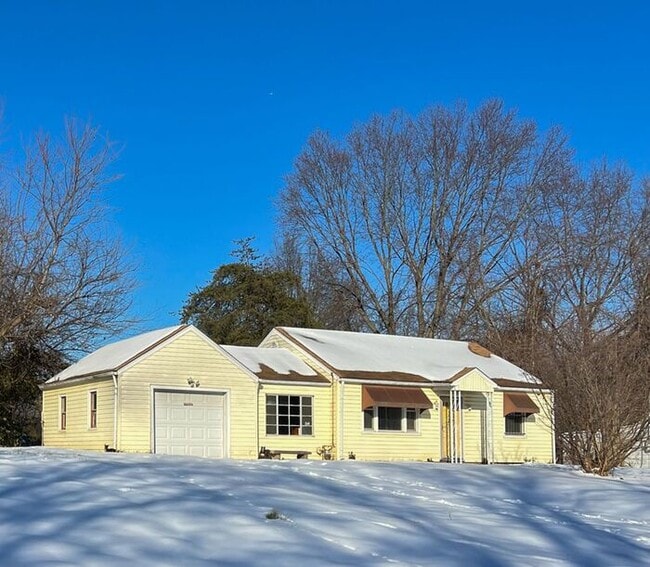 Primary Photo - Charming 3 bedroom St Louis home near Nort...