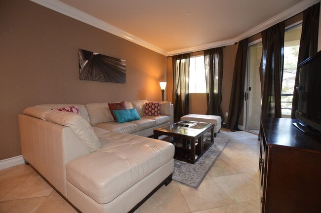 Building Photo - Meridian Furnished 2 Bed | 2 Bath Condo wi...