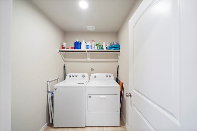 Building Photo - 9307 Colonial Bent Pl