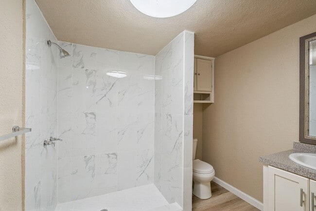 Building Photo - 1000 Qualia Dr