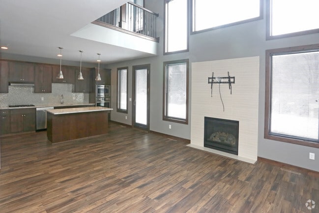Interior Photo - Pinnacle Bluffs