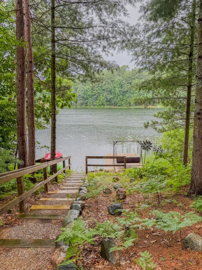 Building Photo - Lakeside Serenity Awaits
